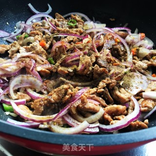 洋葱炒里脊肉步骤9