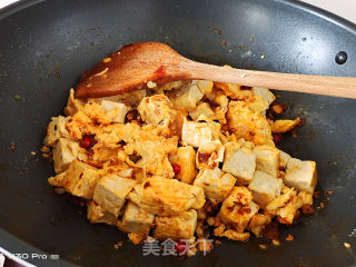 酱香鸡蛋炒豆腐步骤6