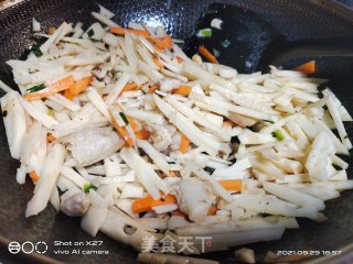莲藕胡萝卜炒肉片步骤3