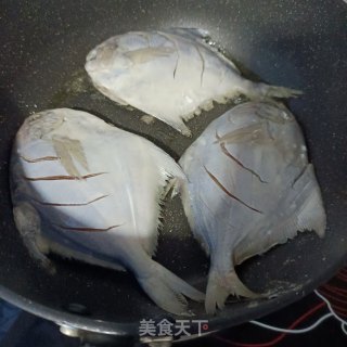 煎银鲳鱼步骤5