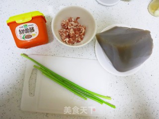 肉末炒凉粉步骤1