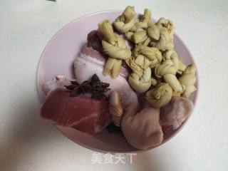豆腐结烧肉步骤1