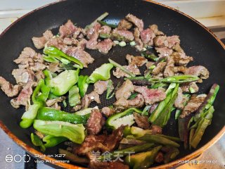 青椒扁豆炒牛肉步骤3