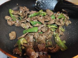 青椒扁豆炒牛肉步骤5
