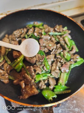 青椒扁豆炒牛肉步骤4