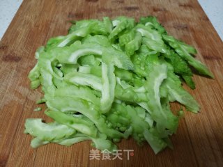 苦瓜炒鸭蛋步骤4