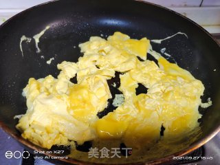 土鸡蛋炒水果黄瓜步骤3