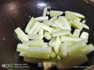 土鸡蛋炒水果黄瓜步骤5