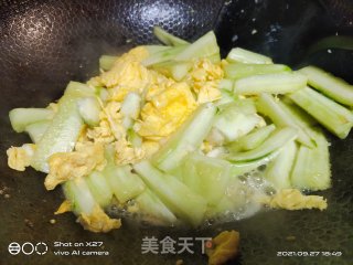 土鸡蛋炒水果黄瓜步骤8