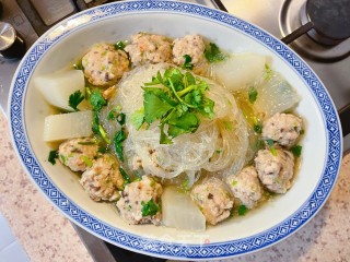 鲜菇丸子煮萝卜步骤9