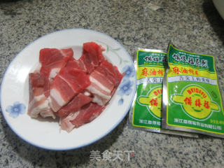 榨菜蒸五花肉步骤1