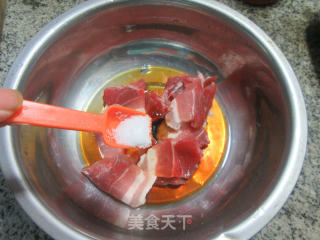 榨菜蒸五花肉步骤5