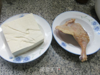 腊鸭腿烧老豆腐步骤1