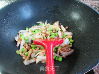 五花肉洋葱炒毛豆步骤9
