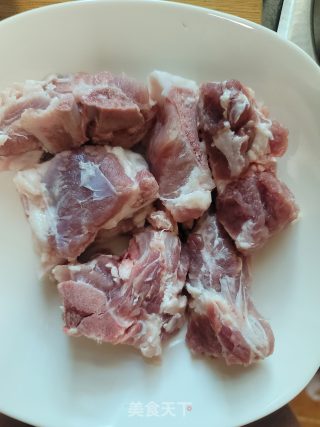 胡萝卜土豆烧排骨步骤1