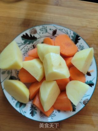 胡萝卜土豆烧排骨步骤4