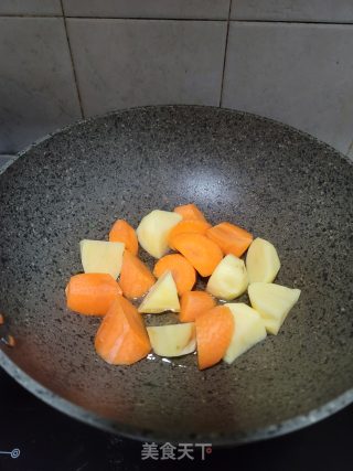 胡萝卜土豆烧排骨步骤5