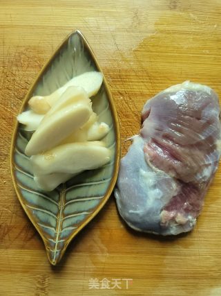 腌酸姜炒鸭肉丝步骤1