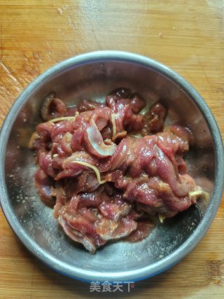 腌酸姜炒鸭肉丝步骤3