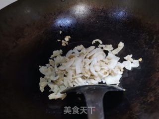 青椒炒油渣步骤1