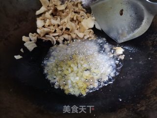 青椒炒油渣步骤2