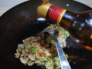 青椒炒油渣步骤6