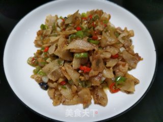 青椒炒油渣步骤7
