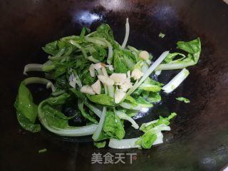 剁辣椒炒小白菜步骤2