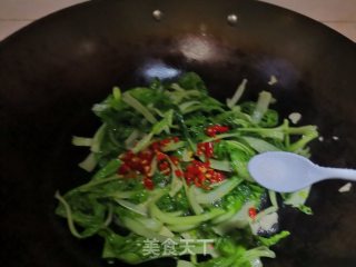 剁辣椒炒小白菜步骤4