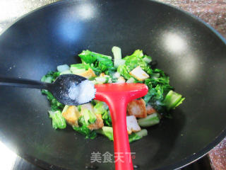 鱼豆腐炒毛毛菜步骤6