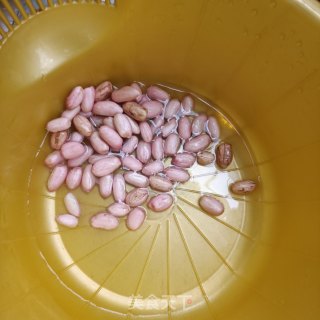 鲜花生烧猪尾巴步骤3