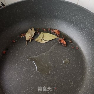 鲜花生烧猪尾巴步骤5