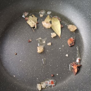 鲜花生烧猪尾巴步骤6