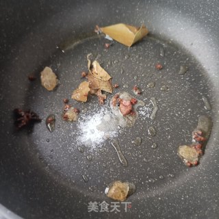 鲜花生烧猪尾巴步骤7