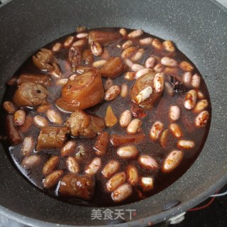 鲜花生烧猪尾巴步骤11