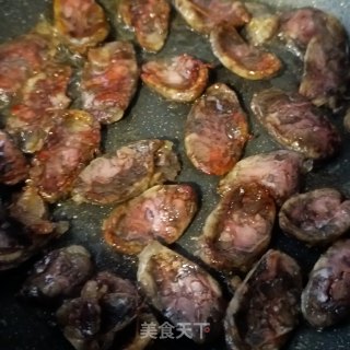 五香腊肠炒芹菜步骤6