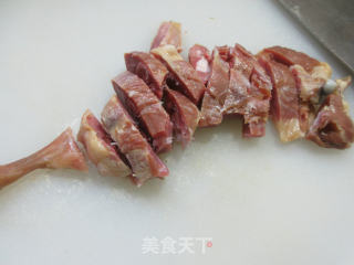 腊鸭腿烧毛豆步骤3