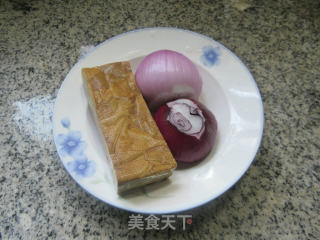 香糕炒洋葱步骤1