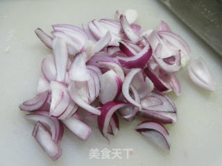 香糕炒洋葱步骤3
