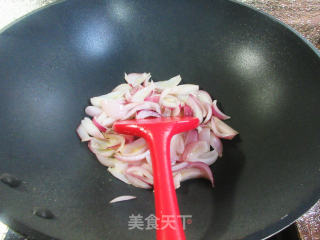 香糕炒洋葱步骤4