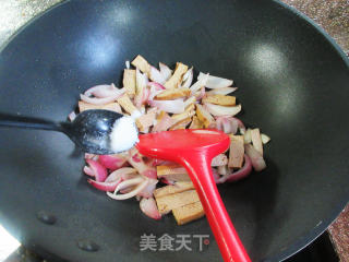 香糕炒洋葱步骤7