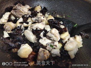 腐乳木耳烧鸡肉步骤6
