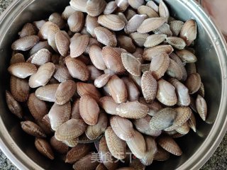 辣焖油蛤步骤1