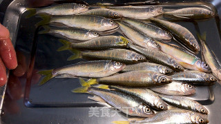 小河鱼贴饼子步骤1