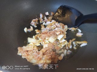 奥尔良鸡丁炒包包菜步骤2