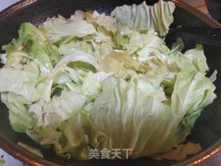 奥尔良鸡丁炒包包菜步骤3