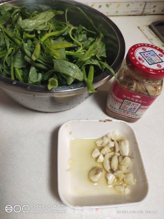 腐乳蒜香空心菜步骤1