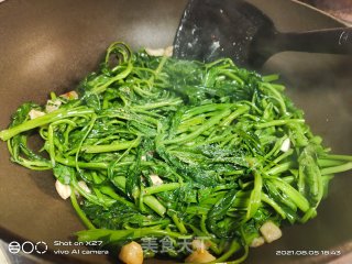腐乳蒜香空心菜步骤4
