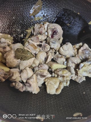豆角焖土豆鸡肉步骤4