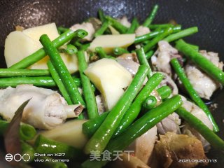 豆角焖土豆鸡肉步骤5